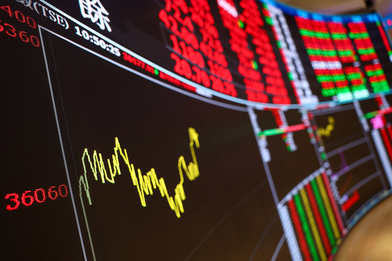 美股4大指數收紅，台股16日收盤創高，17日早盤跌逾200點，失守37000點關卡。示意圖。