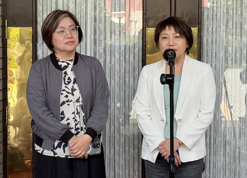 民進黨立法院黨團書記長范雲（右）14日表示，引進印度移工一事黨團會嚴格監督，也希望社會大眾不要對單一國家或人民有任何歧視。