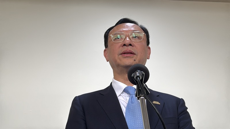 衛福部長石崇良15日赴立法院衛環委員會專題報告並備質詢，會前受訪回應食安稽查人力等議題。