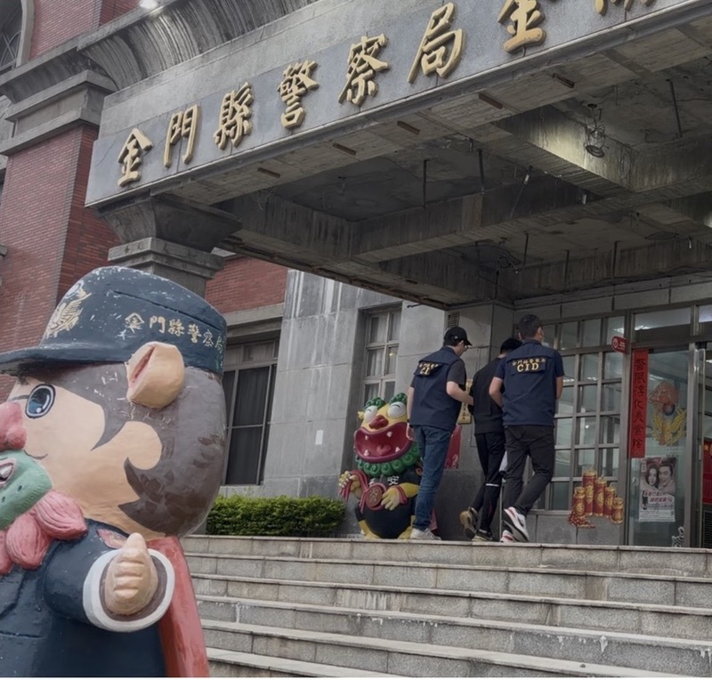 金門縣定古蹟陳顯墓疑遭破壞，金門縣警察局金湖分局16日表示，經調閱監視器鎖定李姓男子，在彰化縣李姓男子住處拘捕到案，將依法偵辦。（警方提供）