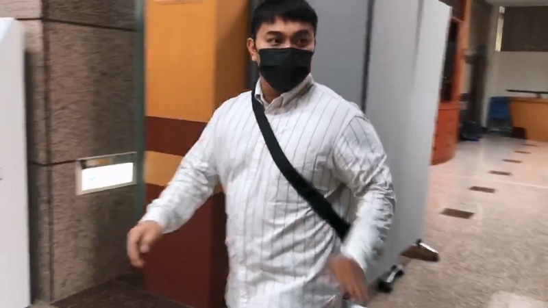歌手邱軍酒駕撞死運將案，29日遭判10年徒刑。圖為邱軍4月27日出庭。 資料照片。
