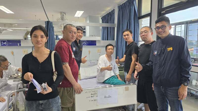 巴達雅旅遊警察局4月16日在巴達雅帕塔瑪坤醫院找到失聯的台灣男子（右4）。
（巴達雅旅遊警察局提供）
