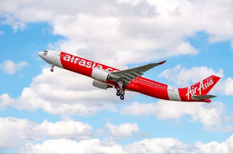 中東戰事推升燃油價格，多家廉航削減航班。圖為AirAsia亞洲航空班機。 (圖：中央社檔案照)