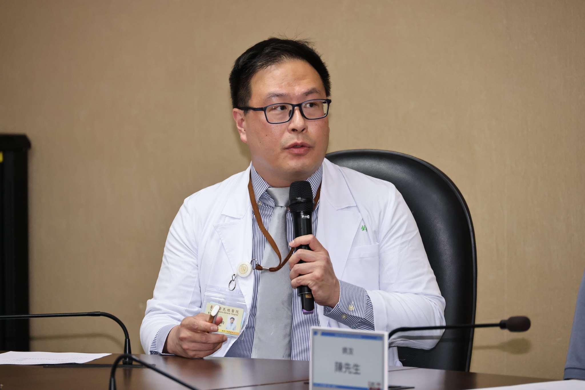 北榮泌尿部醫師魏子鈞表示，奈米刀可精準治療局部型攝護腺癌，病人在控制癌症的同時也能兼顧生活品質。(北榮提供)