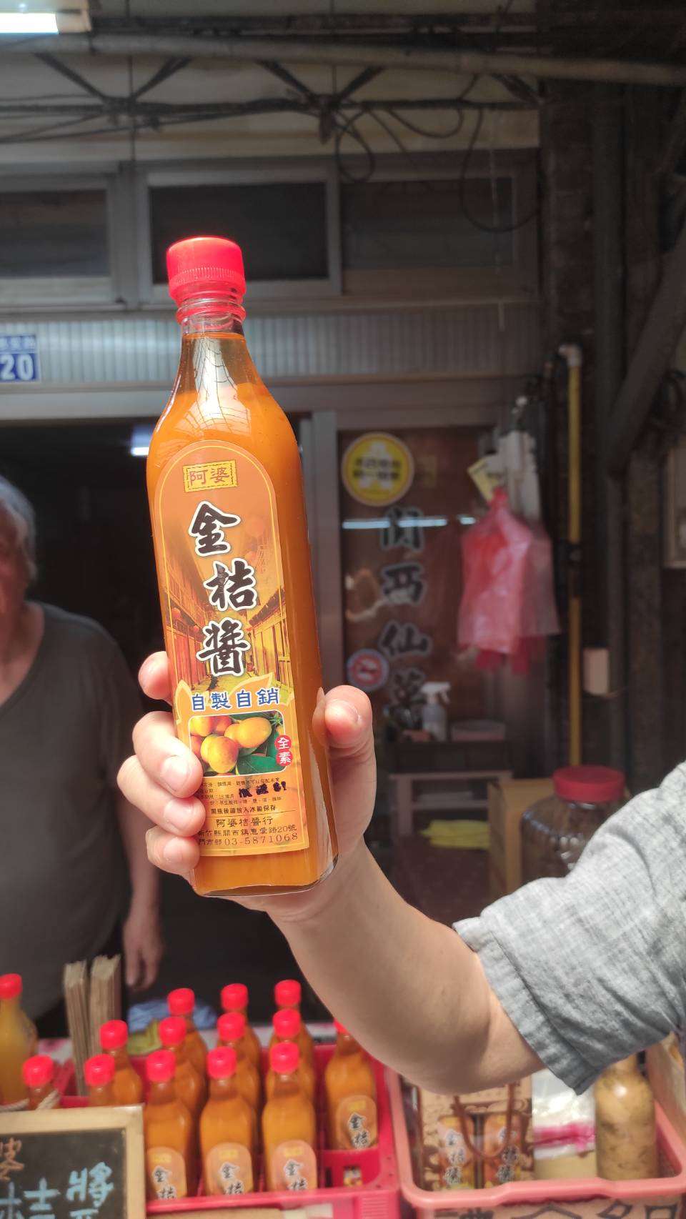 客家經典沾醬--桔醬，有紅蓋子的好像特別好吃，哈哈