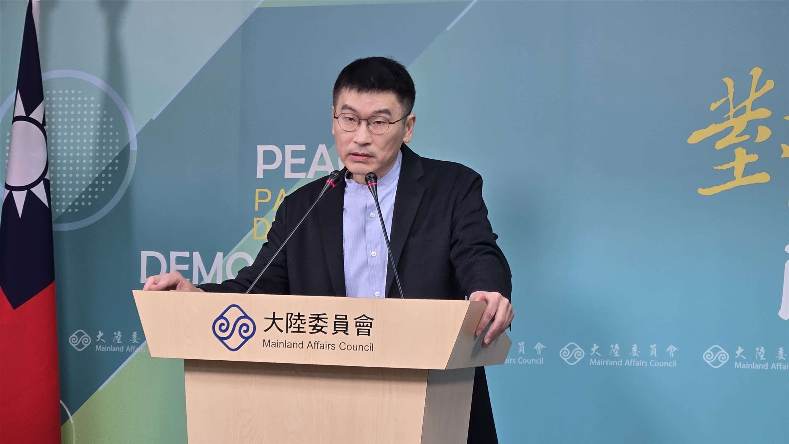 陸委會副主委梁文傑在陸委會例行記者會上，回應媒體詢問陸生來台議題。(陳國維 攝)