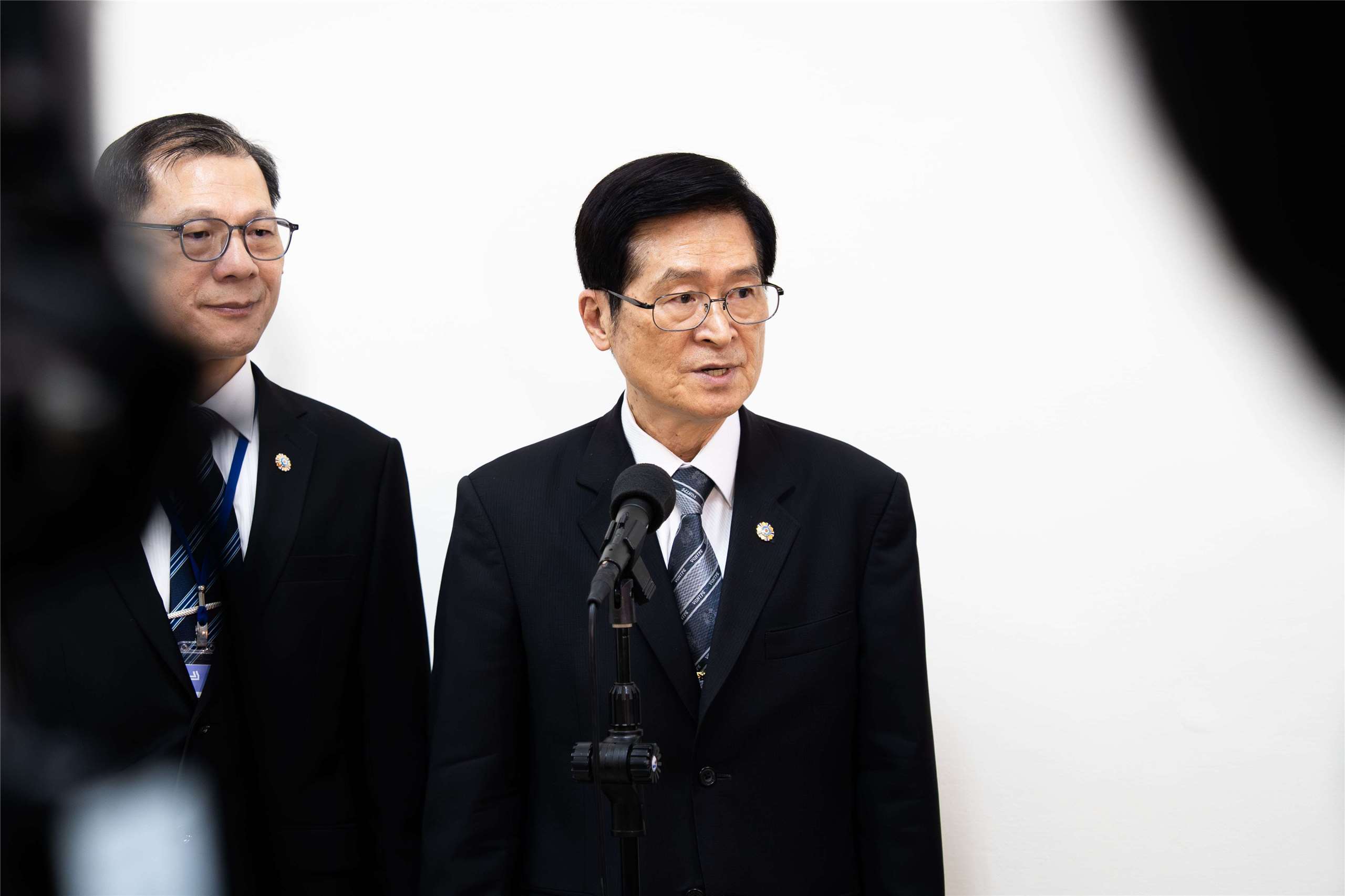 針對中國跨境脅迫導致總統暫緩出訪非洲友邦一事，退輔會主委嚴德發22日表示，這彰顯出中共政權的蠻橫無理，對此表達嚴厲的譴責。(楊仁翔 攝)