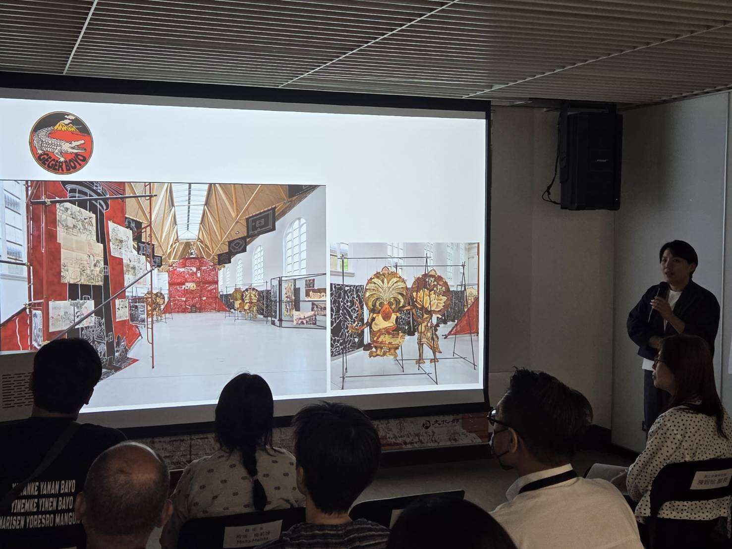 2026亞洲藝術雙年展以太魯閣族語提出「Mrahul Tminun・共織・Co-Weaving」為主題，重新思考「什麼是亞洲」？圖右為策展人呂佩怡；作品為印尼藝術家團體Gegerboyo（鱷魚背）的作品。(江昭倫 攝)