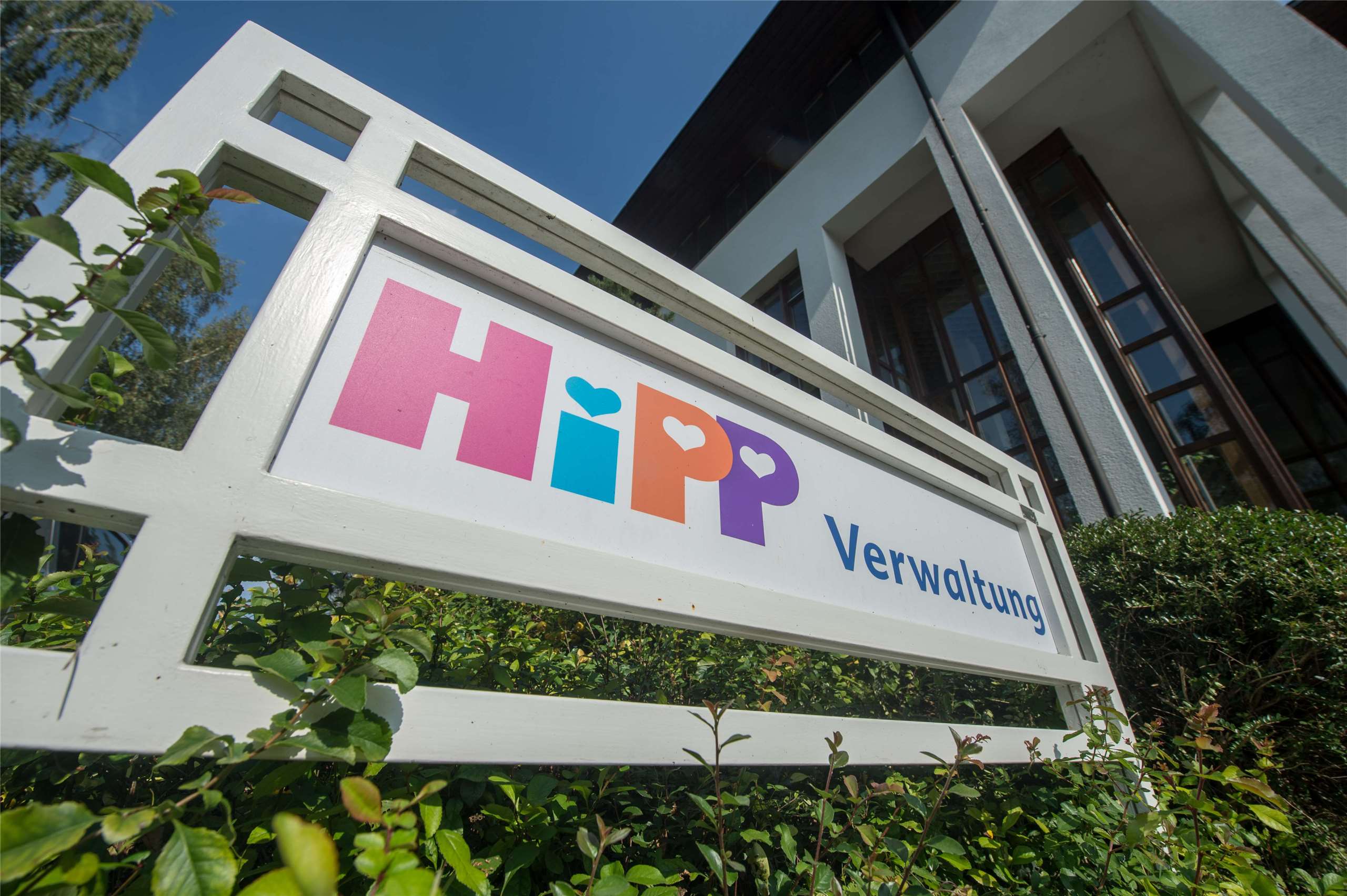 大型嬰兒食品HiPP的奧地利供應商發現產品中可能遭人投毒，立即宣布回收一款胡蘿蔔馬鈴薯有關產品。圖為嬰兒食品HiPP的德國總部。(AP/達志影像)