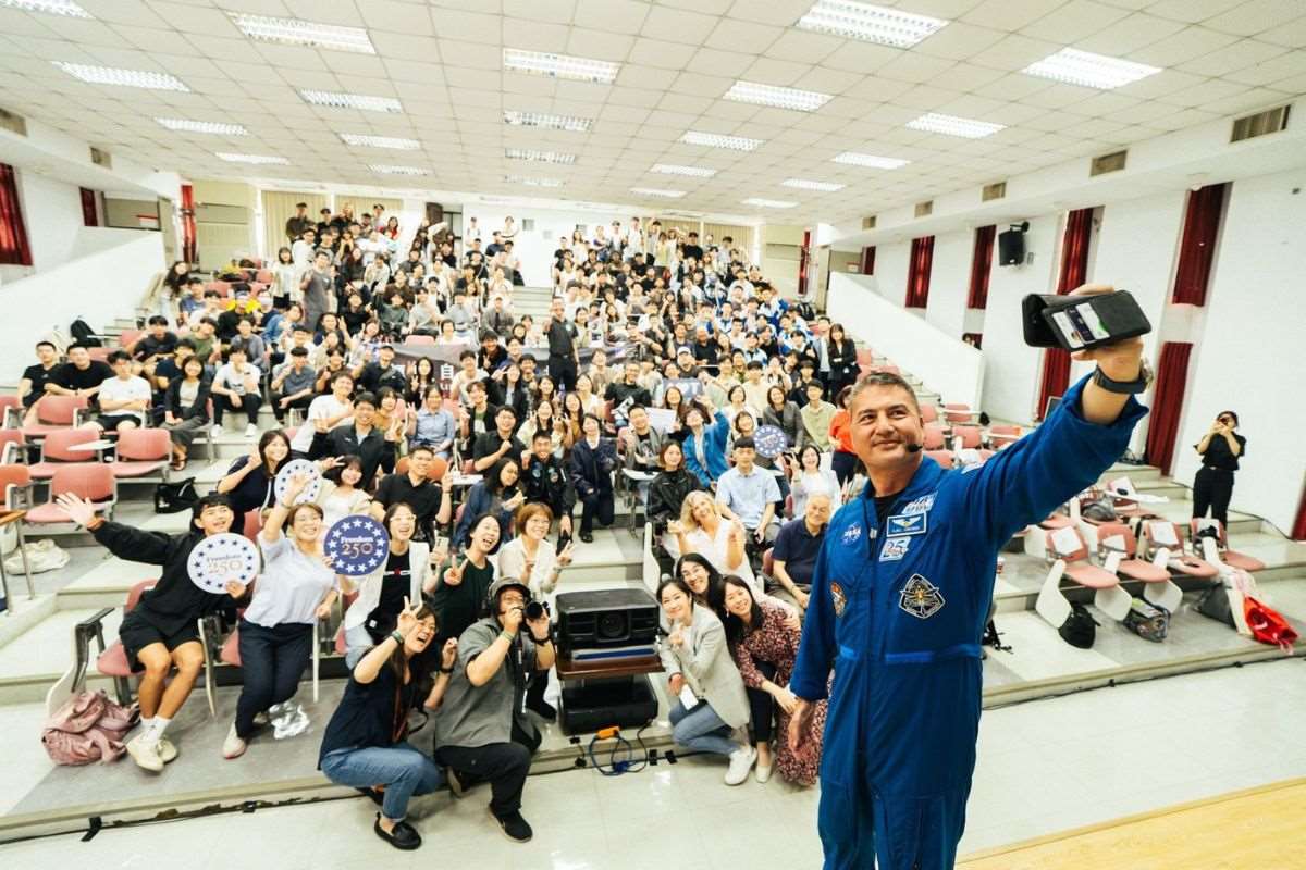 中央大學校長蕭述三表示，此次的拜訪交流，代表中央大學在太空領域獲得國際肯定，並誠摯歡迎太空人林琪兒及AIT團隊的來訪。(中央大學提供)