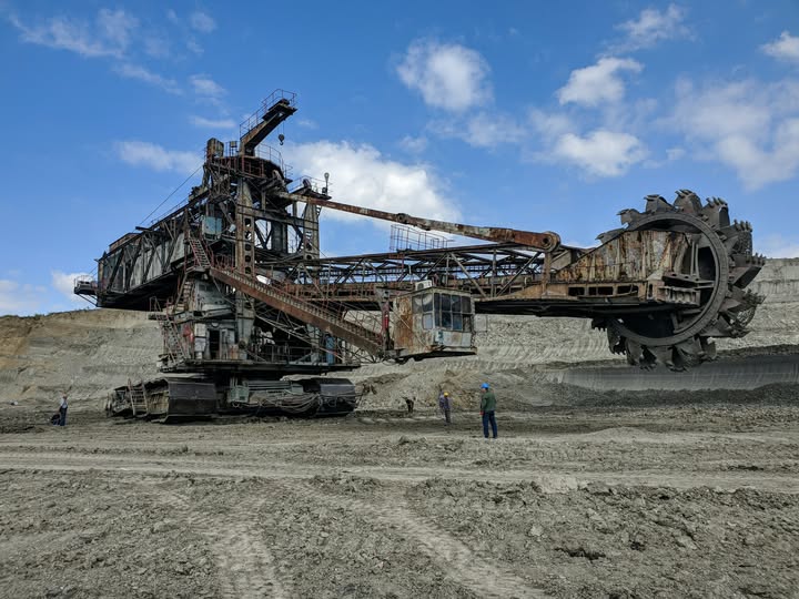 採礦 開採礦物  開墾  砂石場。示意圖。(Unsplash圖庫)