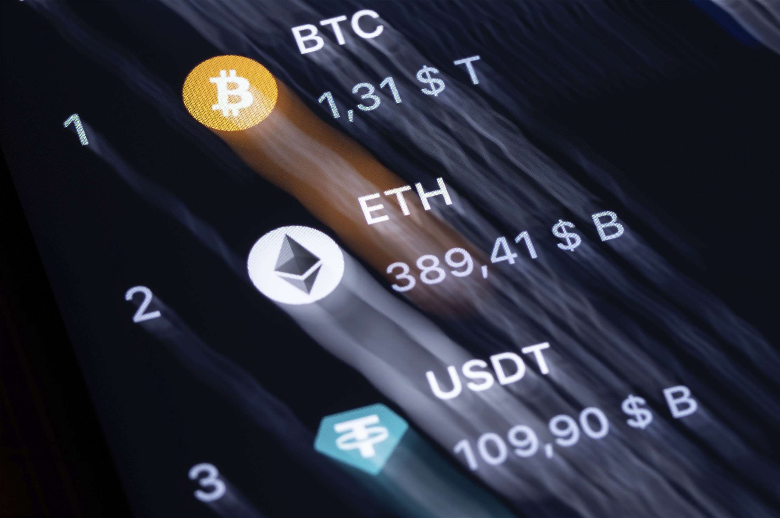 各國力推穩定幣作為實體貨幣的延伸。圖為比特幣（BTC）、以太坊（ETH）和泰達幣（USDT）的標誌。資料照。(美聯社/達志影像)