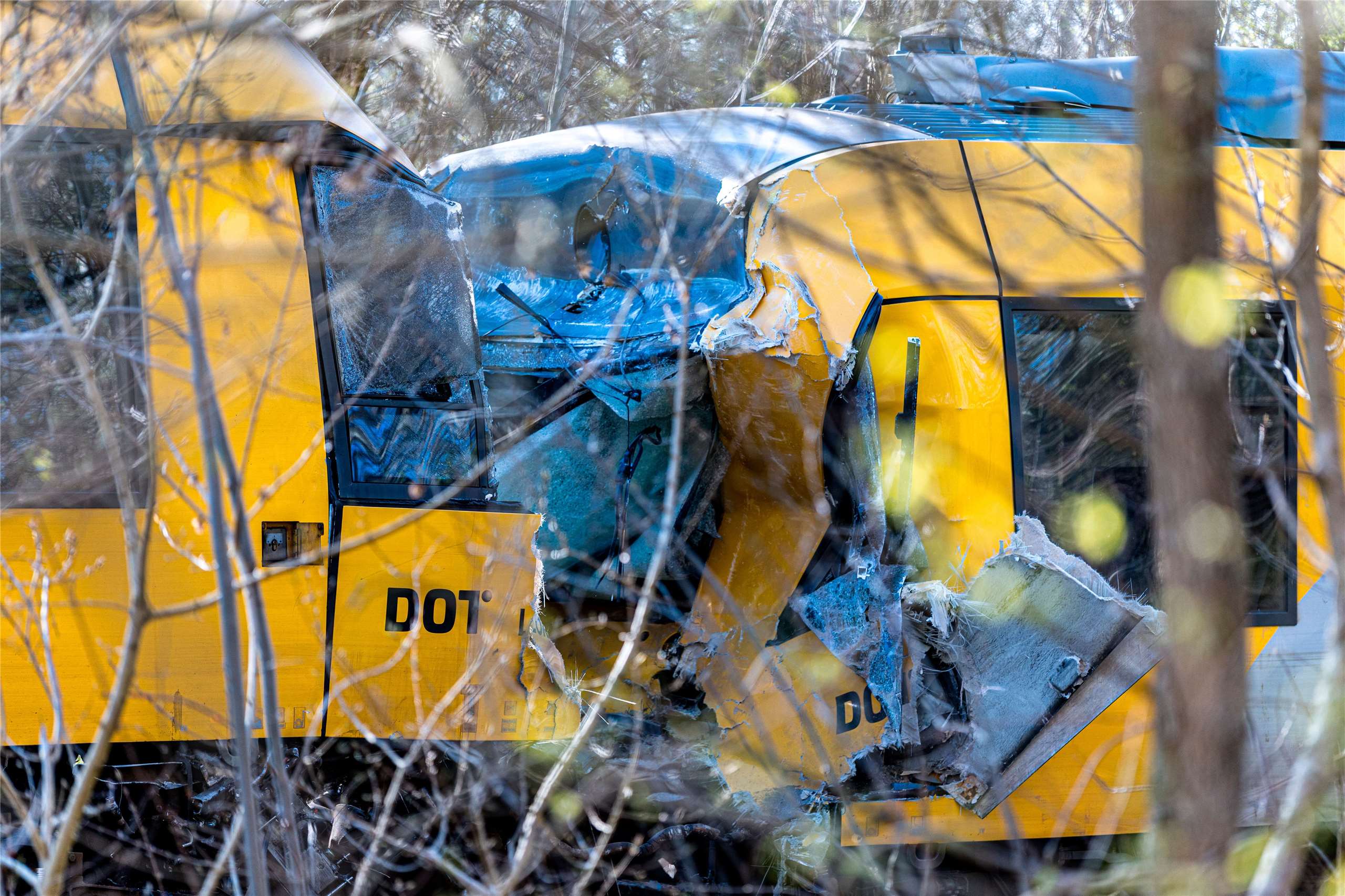 丹麥2列當地列車23日清晨迎面相撞，至少造成17人受傷、其中4人情況危急。(美聯社/達志影像)