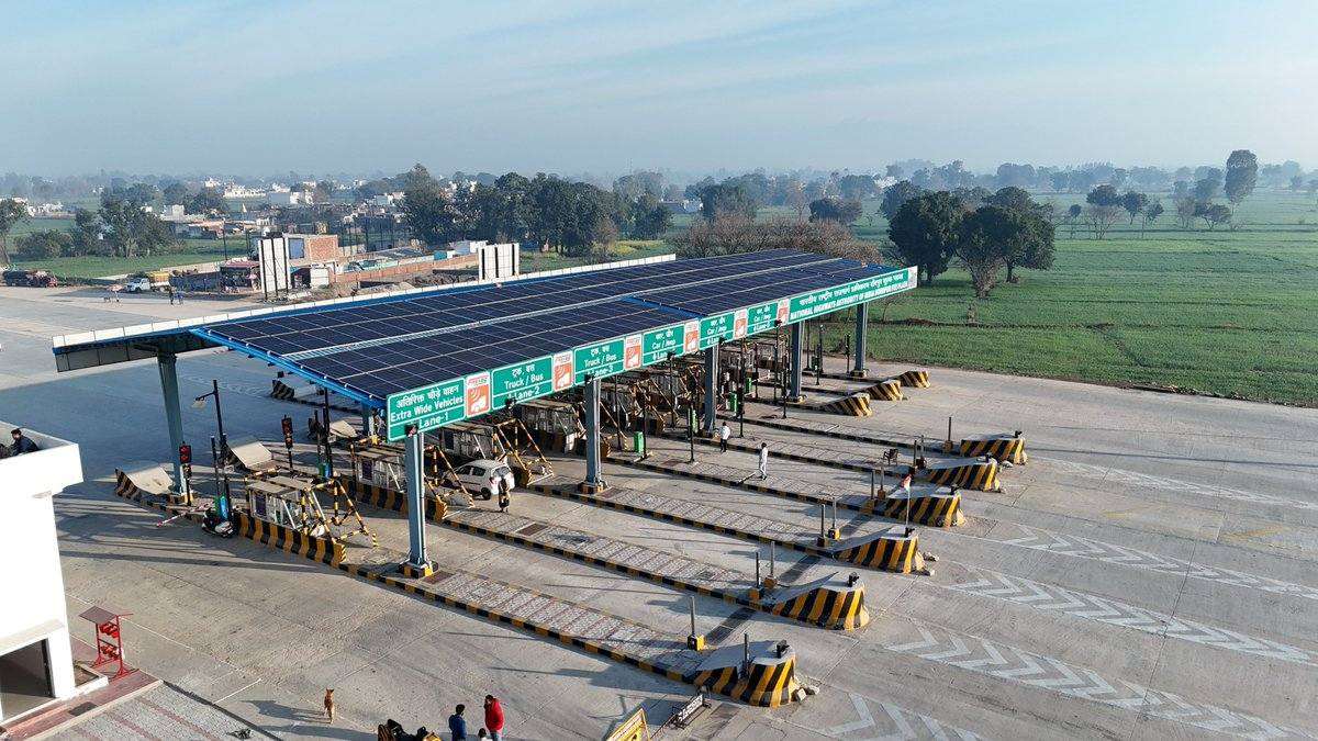 印度考量資訊與國安問題，決議排除中國製高速公路電子攝影系統，同時將逐步汰換中國製監控設備。圖為印度高速公路傳統人工收費站。(FB/@Official.NHAI)