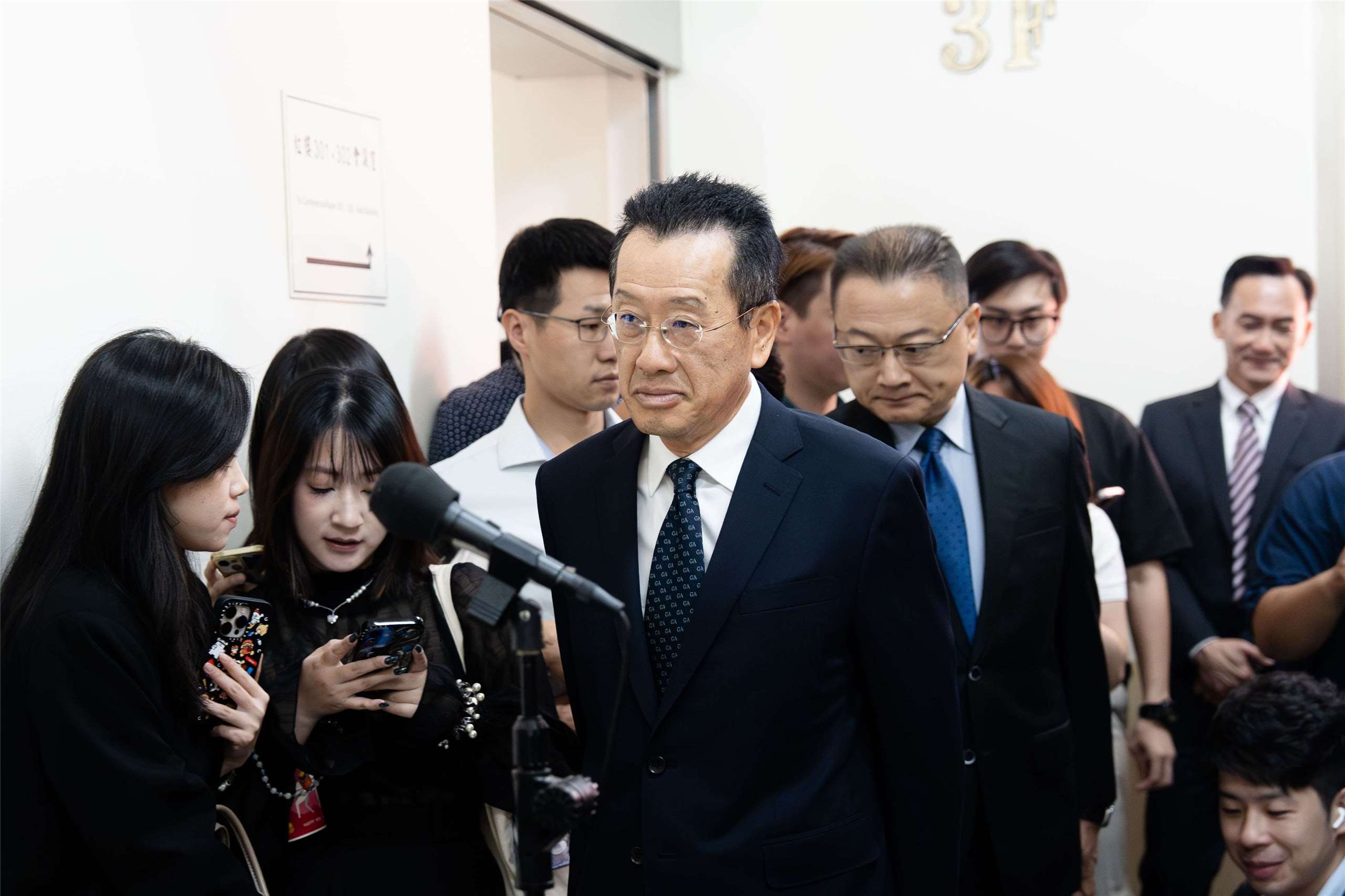 退役少校軍官呂禮詩赴中發表親中言論惹議，國防部長顧立雄27日表示，陸委會已推動《兩岸人民關係條例》修法，呼籲立法院能盡速審議。(楊仁翔 攝)