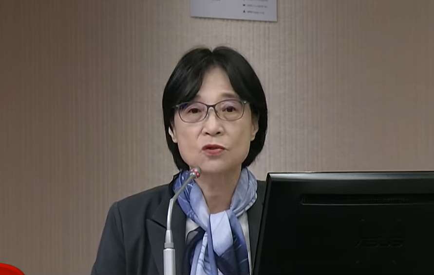 農業部防檢署長杜麗華15日表示，這兩天就會公告註銷寵物用藥新制，並重新訂出辦法，防檢署也將建置獸醫院藥物流向管理系統，與食藥署對接，力拚1年內完成。(圖擷自國會頻道)