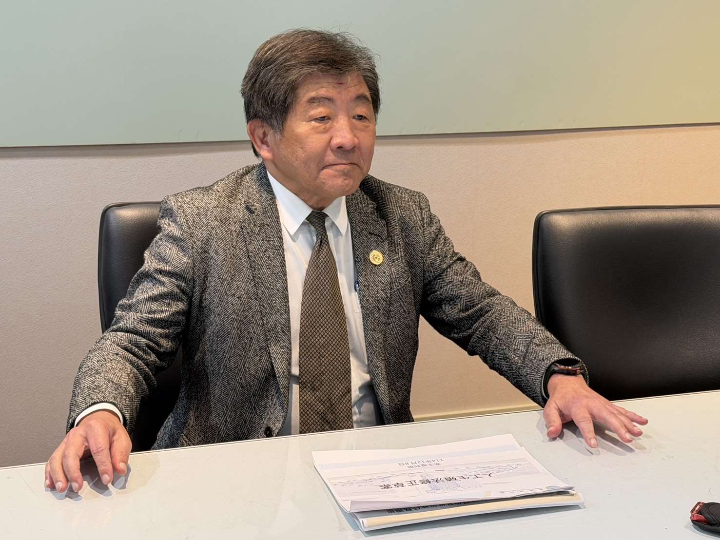 行政院政務委員陳時中(圖)29日提出提撥一部分證交稅挹注健保的想法。對此，衛福部長石崇良表示，台灣應隨著經濟成長重新檢討健保費的財務結構，他樂見其成。資料照。