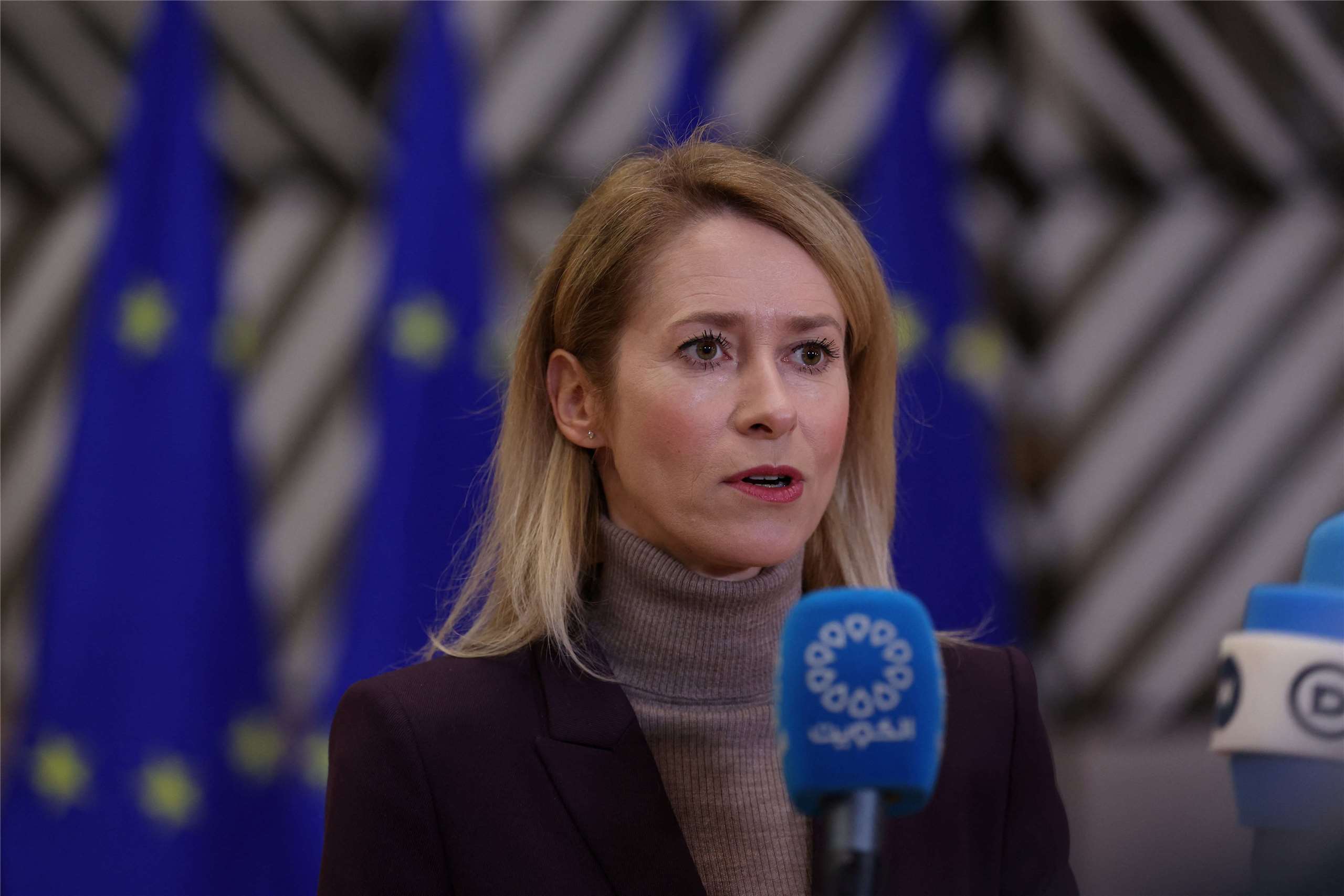 歐盟外交暨安全政策高級代表卡拉斯(Kaja Kallas)表示，「我們預期明天將針對這筆900億貸款達成正面決定。烏克蘭非常需要這筆資金。」