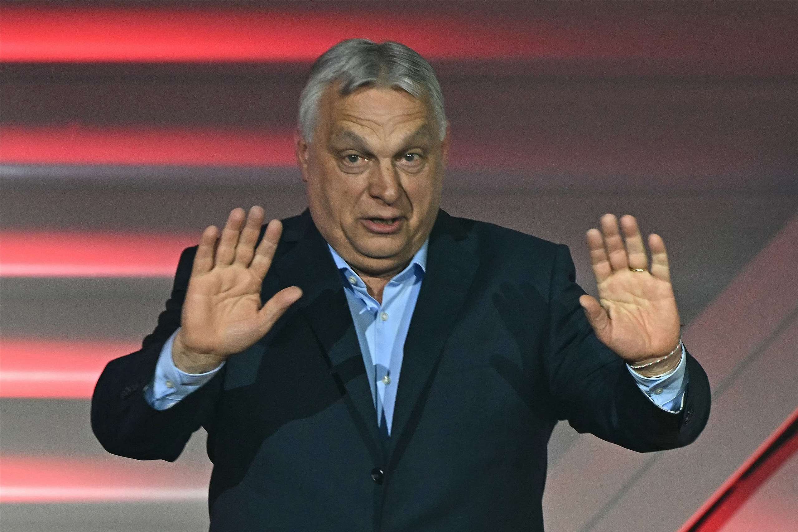 尋求連任的匈牙利總理奧班(Viktor Orban)(圖)12日承認敗選，結束長達16年的執政。