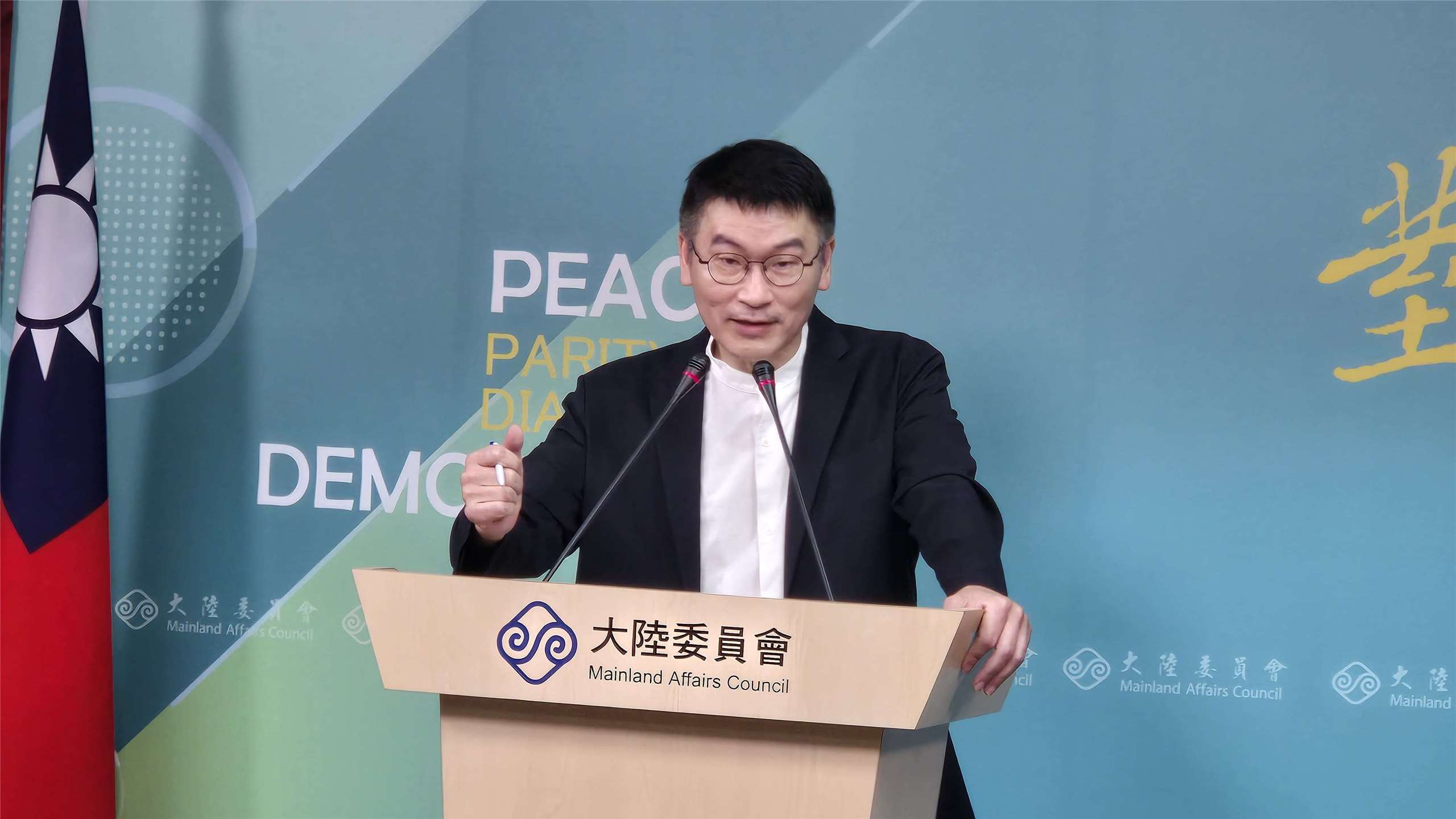 陸委會副主委梁文傑16日主持陸委會例行記者會。(陳國維 攝)