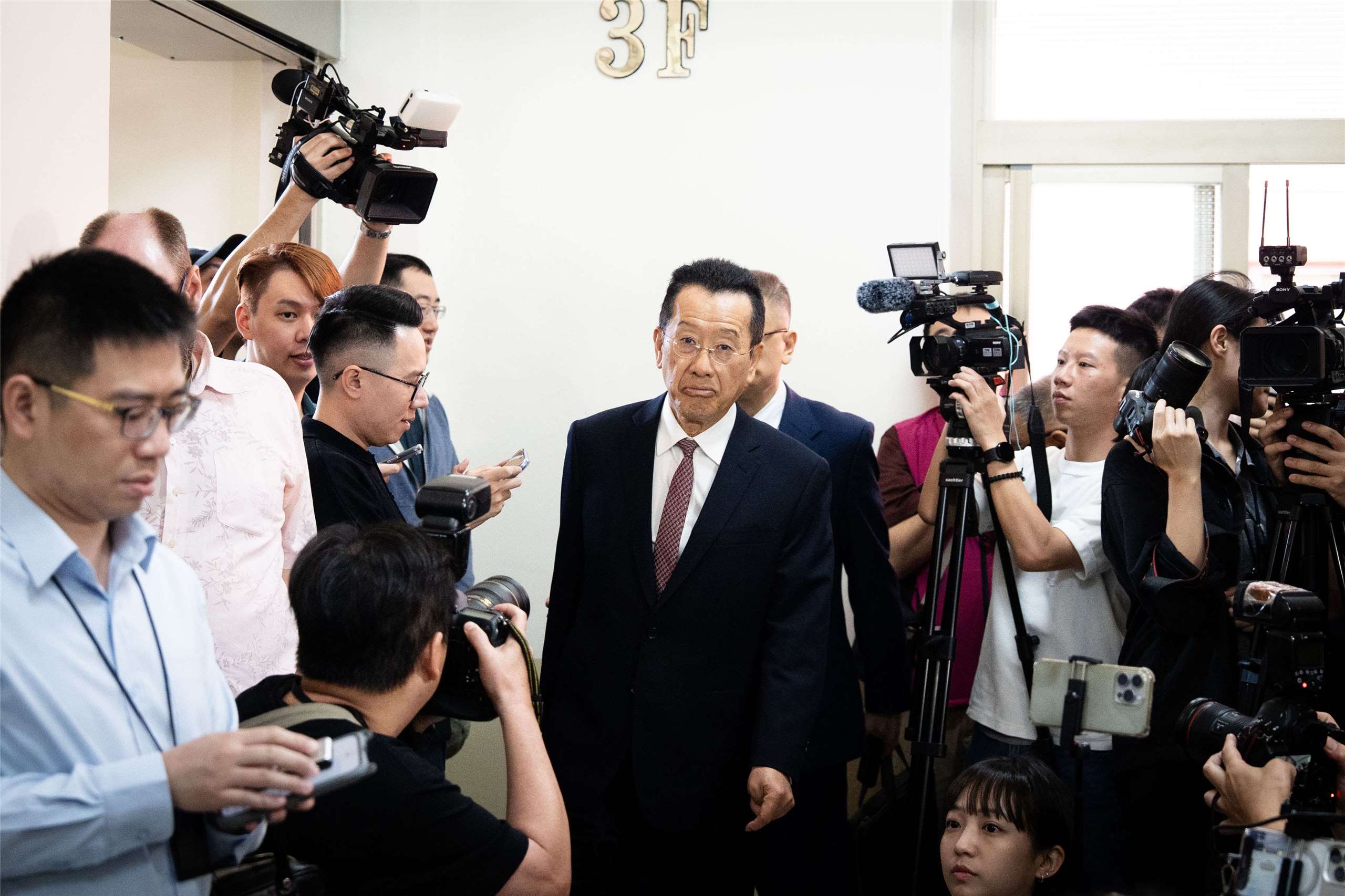 立法院外交及國防委員會20日再度針對「國防特別條例」召開機密專報，國防部長顧立雄會前表示，期盼藉此次會議再向立法院做詳細的說明，並希望朝野能不分黨派共同支持。(楊仁翔 攝)