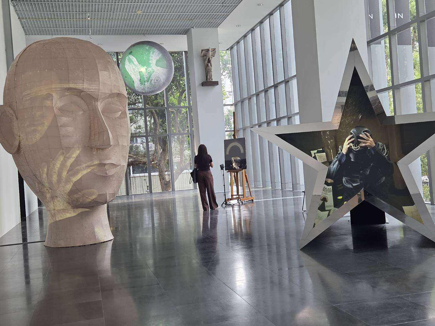 從心靈影像到知覺治理，北師美術館最新特展「遙視」，重探「看見」的邊界。(江昭倫 攝)