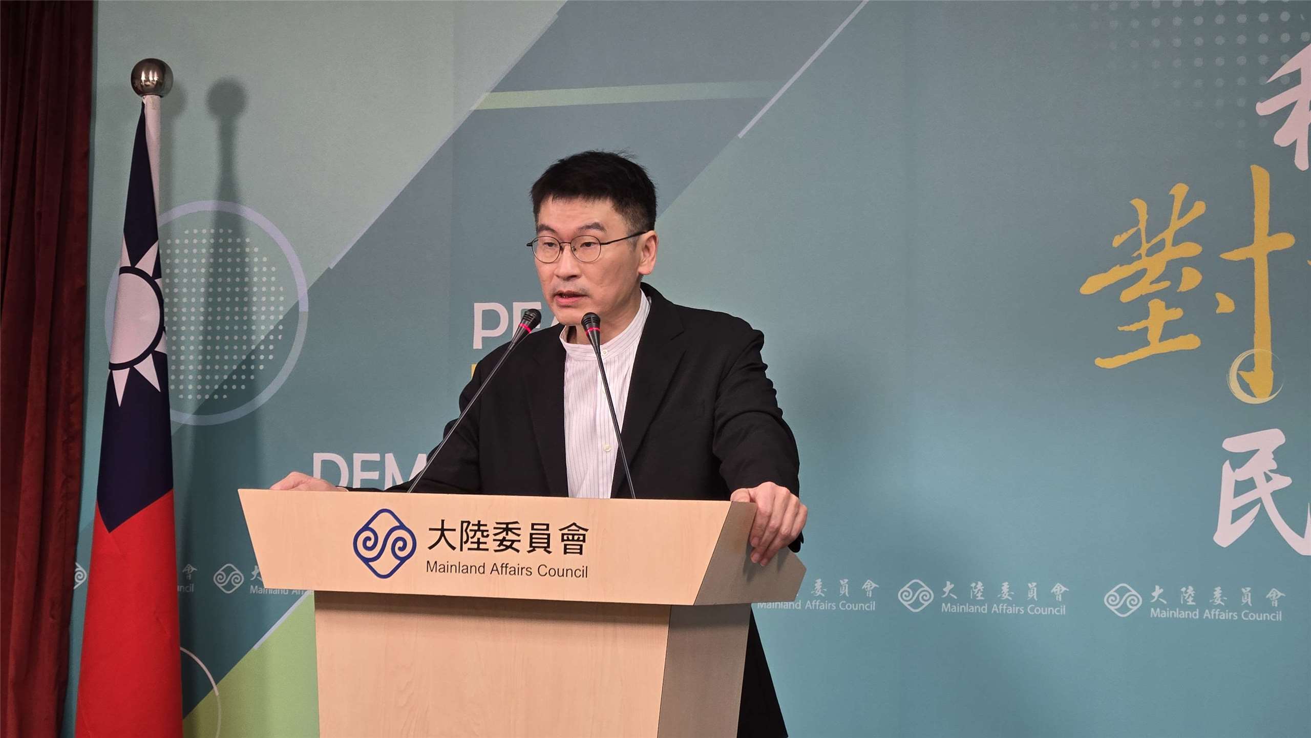 陸委會副主委梁文傑30日主持陸委會例行記者會。(陳國維 攝)