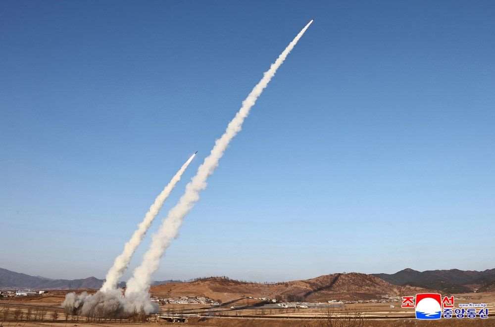 北韓發射數枚彈道飛彈引發日本抗議。示意圖為北韓彈道飛彈試射。資料照。(圖:KCNA)