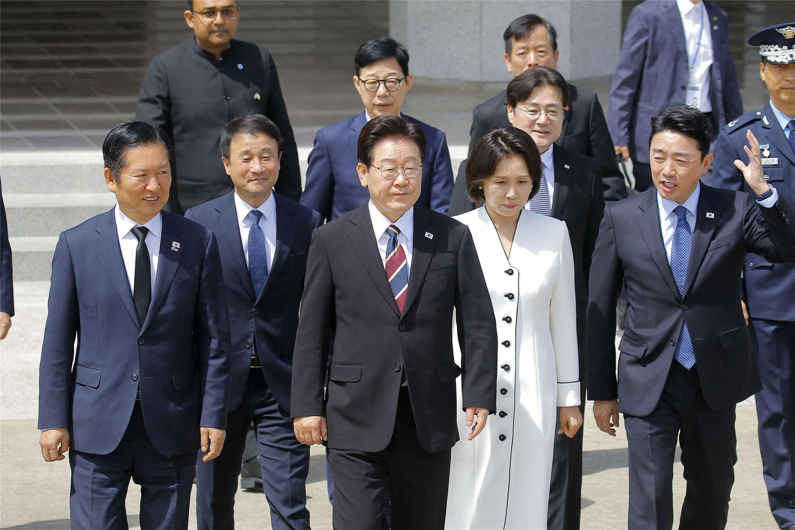 韓國總統李在明(前中)19日前往印度新德里進行為期6天的國是訪問。(AFP)