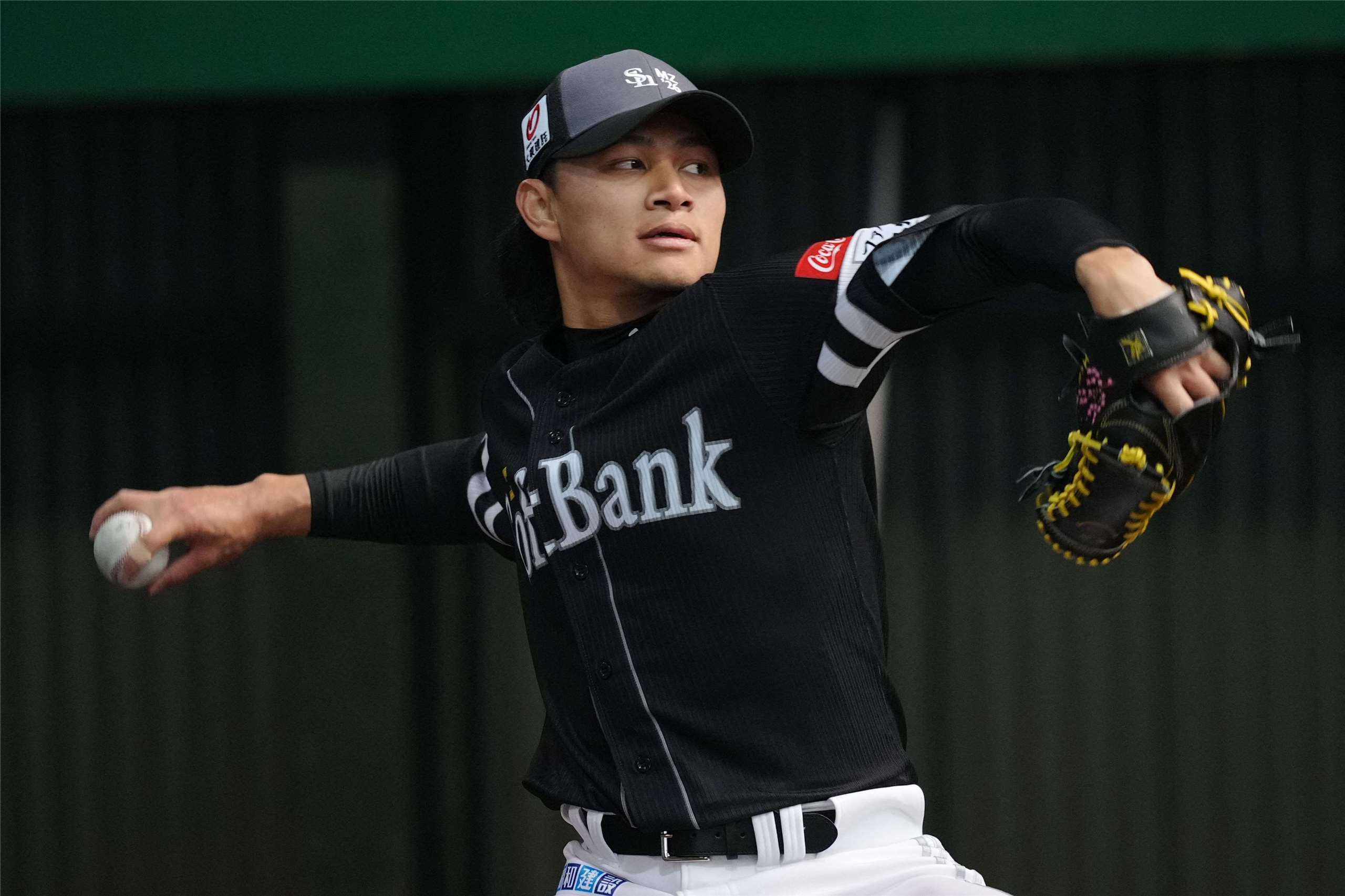 日本職棒福岡軟銀鷹台灣籍投手徐若熙今天對上歐力士猛牛隊，1.2局失7分寫旅日生涯最慘紀錄。資料照片 (AFP)