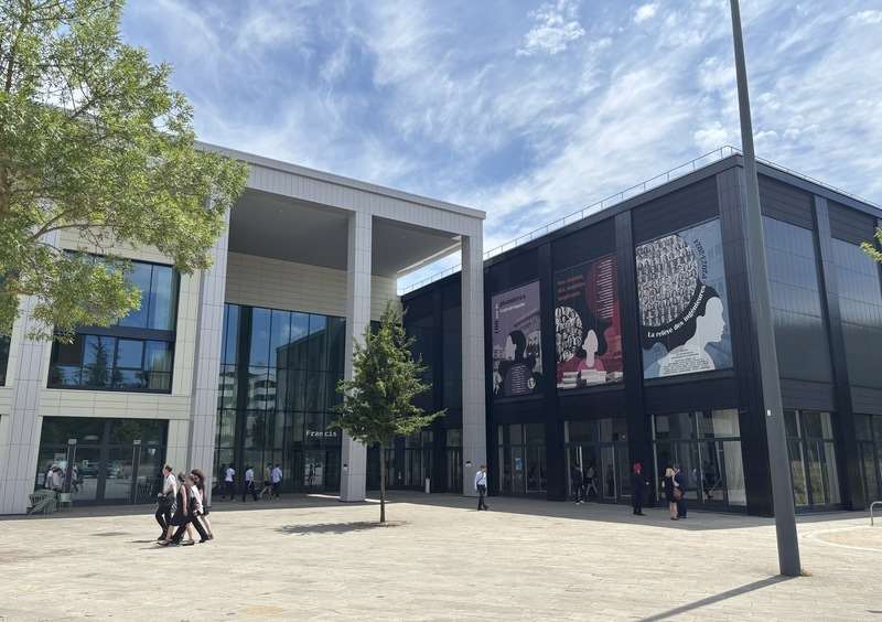 法國將強化外籍生支付較高學費制度。圖為巴黎薩克雷大學。 (圖：中央社檔案照)