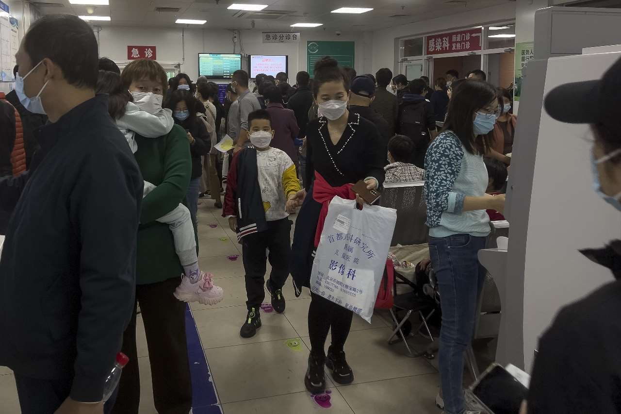 圖為中國醫院看診的民眾。資料照。