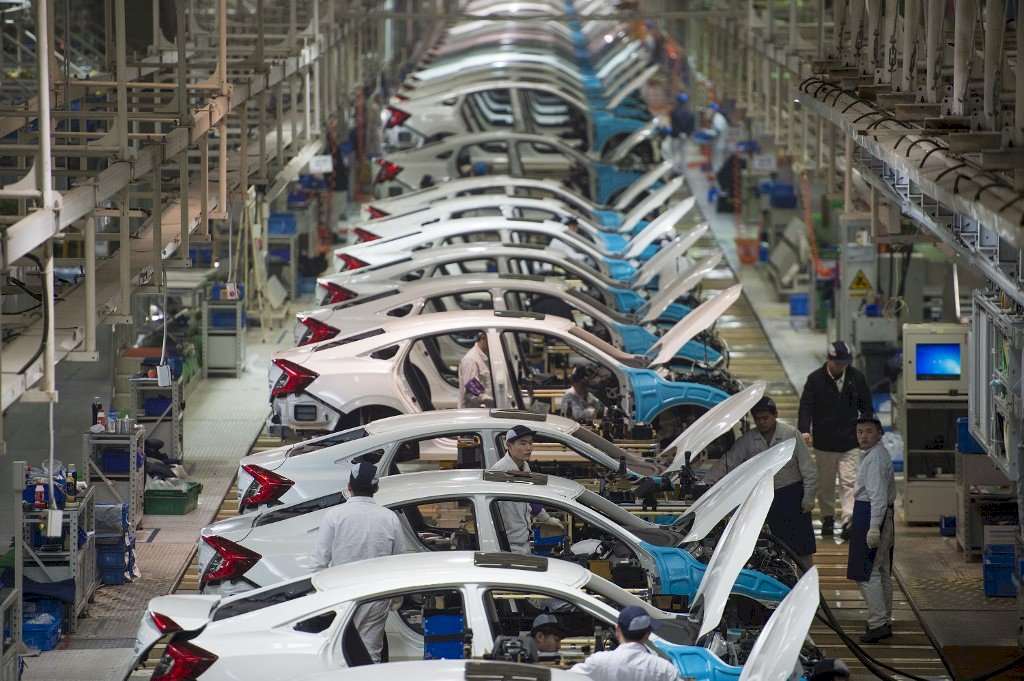 4月中國製造業採購經理人指數（PMI）為50.3，比上月微跌0.1個百分點。圖為東風本田汽車武漢廠的生產線。資料照片。
