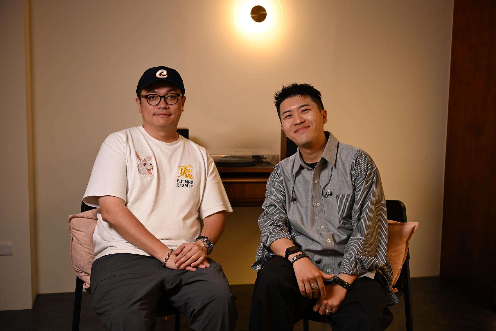 浪人祭策展人蕭達謙（左）與內克（右）之合照。