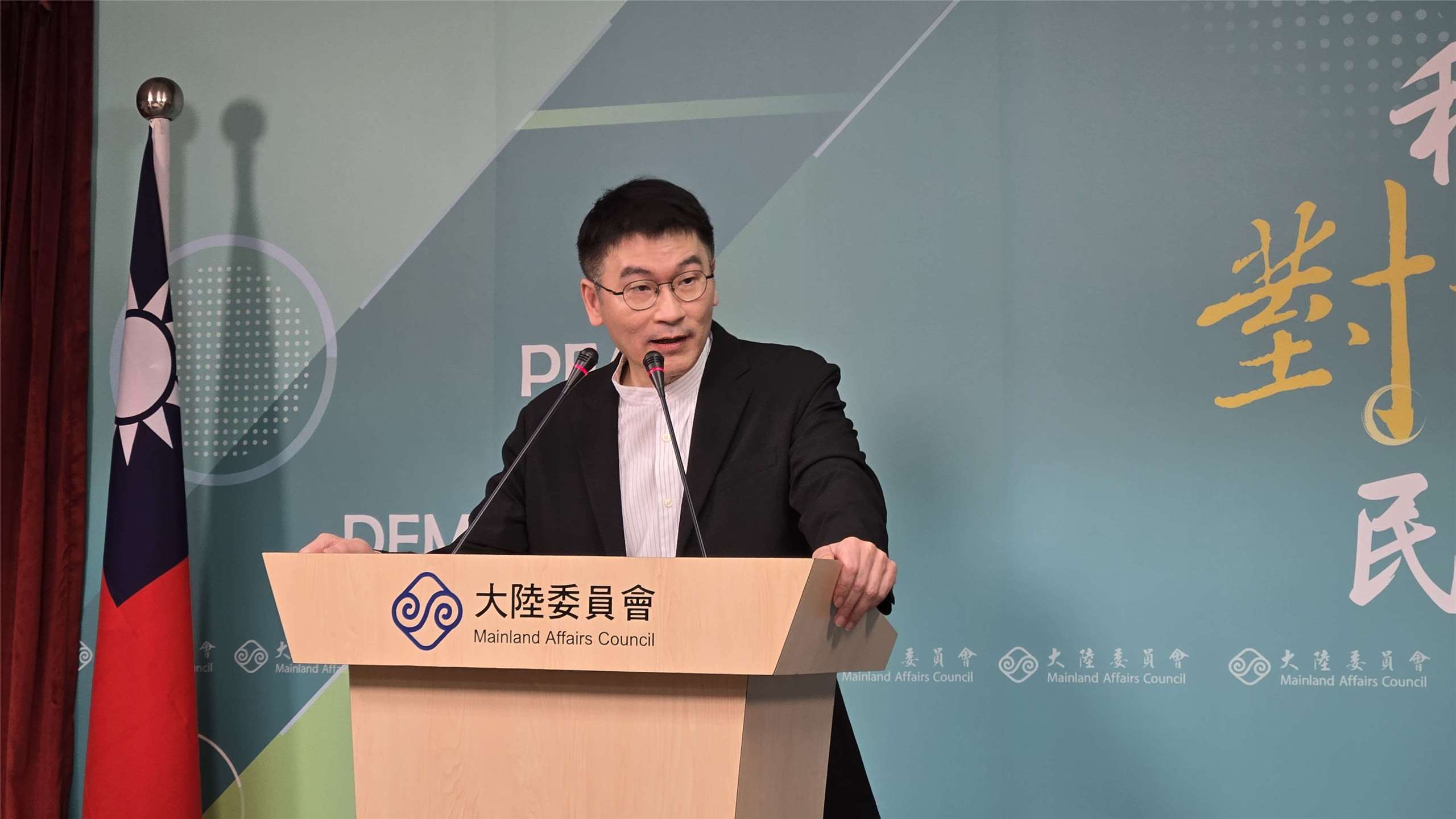 陸委會副主委梁文傑30日主持陸委會例行記者會。(陳國維 攝)