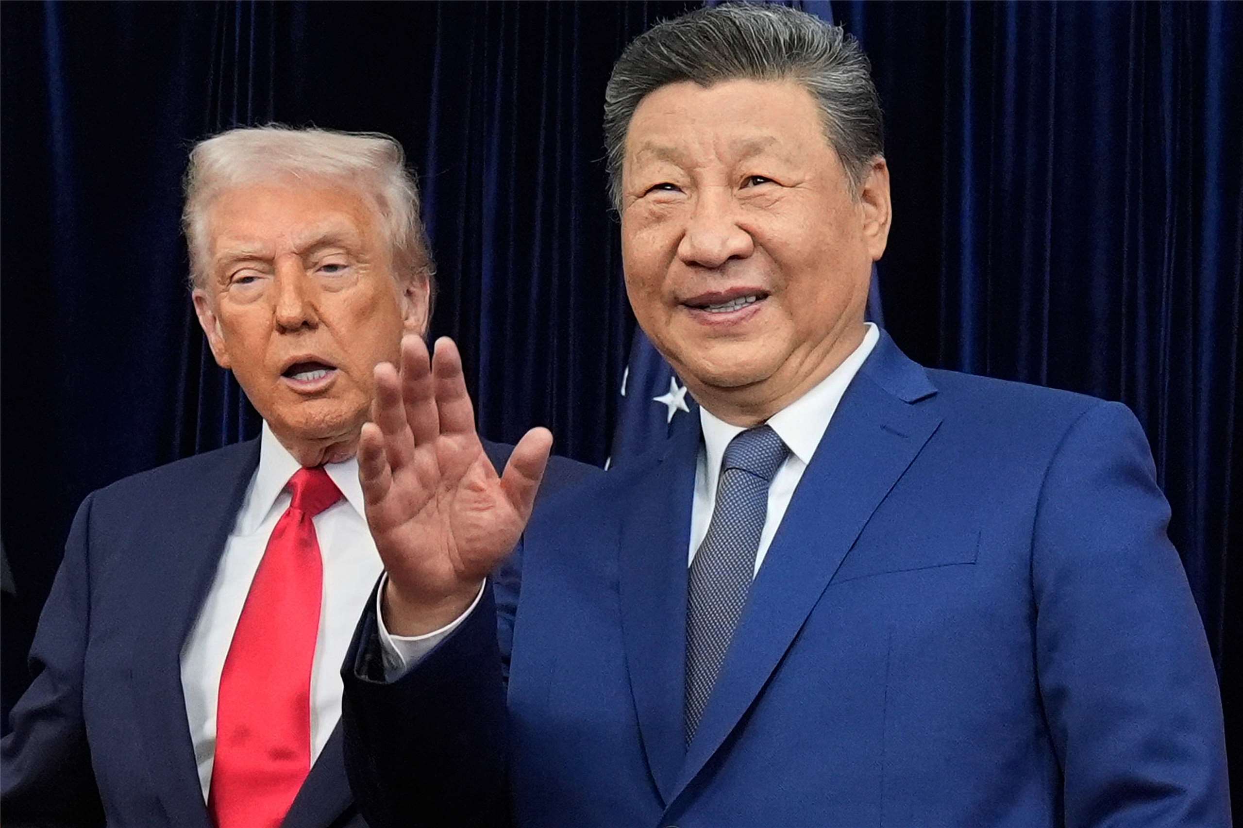 在中東局勢緊張之際，中國提出所謂促進和平的四點主張，學者分析，中國此舉並不只是對情勢的簡單回應，更是在爭取對國際局勢的定義權，同時也為即將到來的川習會累積籌碼。圖左為美國總統川普，右為中國國家主席習近平。(美聯社/達志影像)