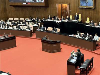 民眾黨不分區立委李貞秀7日首度登記在院會質詢，行政機關沒有首長接受備詢。(鄭佑漢 攝)