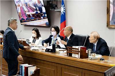 立法院長韓國瑜23日再次針對「國防特別條例」召集黨團協商，但最終仍未有結果。傳出同一時間AIT私下邀請藍營青壯派立委，與美國軍火商討論未來國防產業合作方向。(楊仁翔 攝)