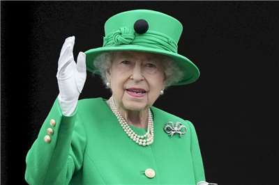 英國王室18日宣布，已故女王伊麗莎白二世(Queen Elizabeth II)(圖)的官方傳記將由歷史學家凱依(Anna Keay)撰寫。資料照片( AFP)