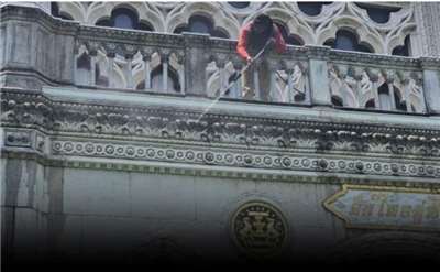 泰國新一屆內閣即將上任，總理府已展開相關整備作業，近期已進行外牆清潔作業，包括去除牆面附著物與整理外觀設施。(圖：台泰時報)