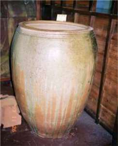 南投陶的特色運用之 「防空缸」。 本照片由梁志中館長提供