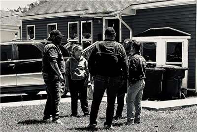 美國路易斯安那州希夫波特(Shreveport)一處住宅19日發生槍擊事件，導致8名兒童喪命。圖為當地警方進行調查。(翻攝Shreveport Police Department臉書)