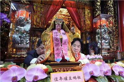 賴清德總統12日前往白沙屯拱天宮進香祈福，並請媽祖出神龕。(FB@白沙屯拱天宮)