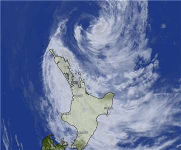 氣象預報指出，氣旋瓦亞努(Cyclone Vaianu)預計將在週日登陸紐西蘭北島，恐引發洪水災情。(翻攝Windy.com)