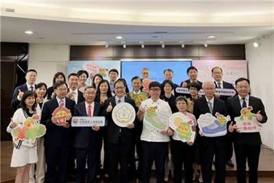 「犯罪被害人保護協會」24日在法務部舉辦「馨生起步、鞋力同行-陪你走更遠的路」捐贈記者會，由大力卜公司慷慨捐贈1,800雙鞋，以實際行動表達對馨生家庭的關懷與支持。(圖：法務部)