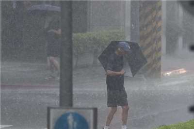 4日鋒面影響，天氣不穩定，西半部有陣雨或雷雨。 (圖：中央社)