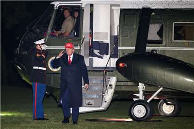 美國總統普12日從佛羅里達州返回白宮，並對媒體發表談話。 