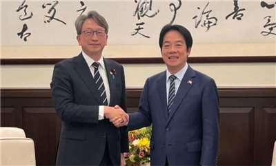 賴清德總統30日接見日本眾議院議員平將明（左）等人。(IG@masaaki5392)