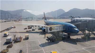 隨著中東衝突導致部份國家削減航空燃油供應，亞洲各國的航空公司正在縮減航班，其中越南航空(Vietnam ⁠Airlines)每週已經砍掉23個國內航班。資料照。(翻攝Vietnam ⁠Airlines臉書)