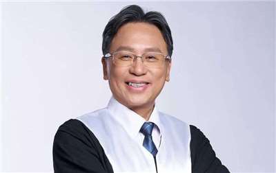 有意選彰化縣長的律師魏平政（圖）6日表示，他非 空降，自法律系畢業後行銷社頭織襪，之後轉任律 師，台北、彰化兩地跑，如果有機會當選將貢獻所 學，行銷彰化到國際。 （魏平政提供） 